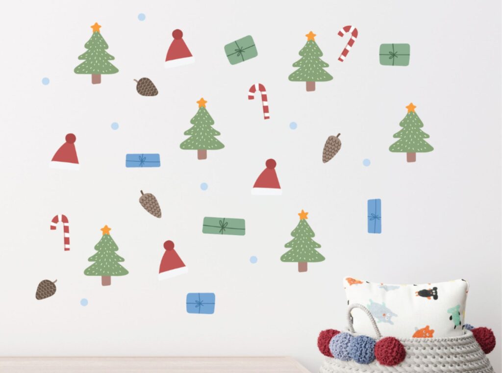 veggklistremerker med juletre, gaver , nissehatt